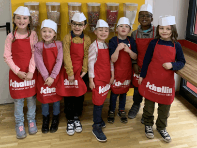 Vorschulkinder in der Backstube Schollin